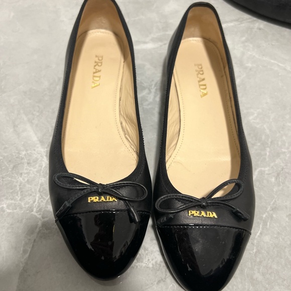 Prada Flats size 38, perfect condition worn few times. - Picture 5 of 6